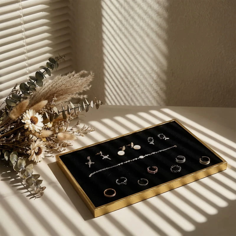 JW026-displaying earring and rings