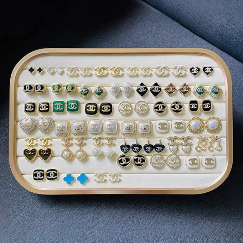 JW027-displaying small jewelrys